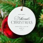 Adorno De Cerámica Nuestra primera tipografía clásica de Navidades ca<br><div class="desc">Este elegante y elegante adorno navideño es un recordatorio de los primeros Navidades casados de una pareja recién casada. Esto hace un gran regalo de boda o de Navidades. El texto de "Navidades casados" no es editable, pero los nombres y el año lo son. También se puede personalizar la parte...</div>