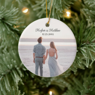 Adorno De Cerámica Nuestro primer Boda ruso de Navidad recién casados