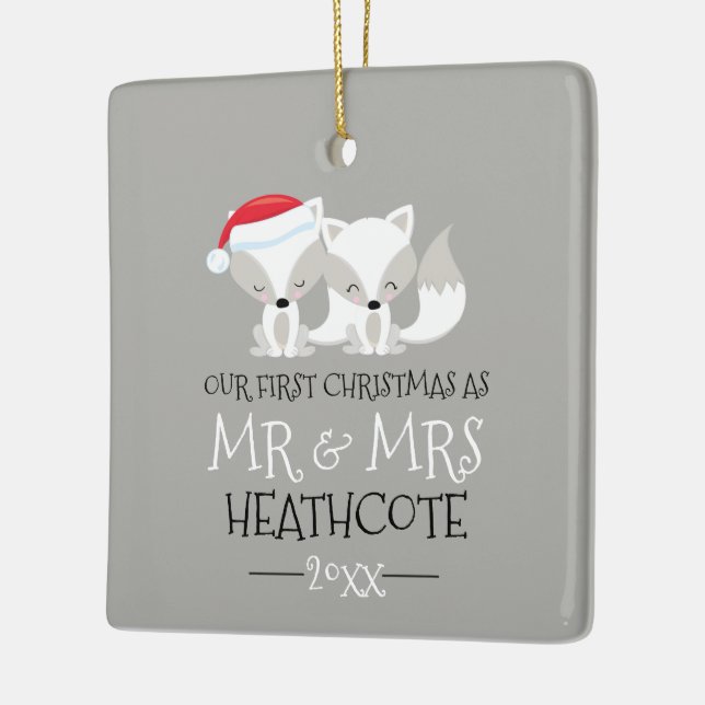 Adorno De Cerámica Nuestro primer Fox Ártico de Navidad personalizado (Izquierda)