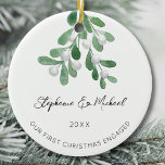Adorno De Cerámica Nuestro primer Mistletoe de Navidad comprometido<br><div class="desc">Celebra tu primera Navidad como una pareja comprometida con este elegante adorno de cerámica. Está decorada con mistletoe acuarela y elegante tipografía de escritura. Personalizable fácil. Utilice la Herramienta de diseño para cambiar el tamaño,  estilo o color del texto. Acuarela original © Michele Davies.</div>