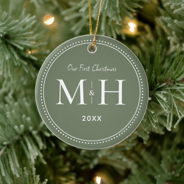 Adorno De Cerámica Nuestro primer Monograma Sage Green navideño (Árbol)