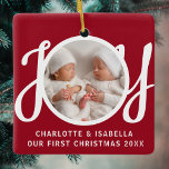 Adorno De Cerámica Nuestros primeros gemelos de Navidad foto de Red K<br><div class="desc">Este adorable ornamento de fotos de la primera Navidad de los gemelos está decorado con la palabra JOY en tipografía de escritura elegante con un fondo rojo. Personalizable fácil con tu foto,  nombres y año.</div>