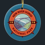 Adorno De Cerámica Nuevo Parque Nacional de Garganta del Río Emblema<br><div class="desc">Nuevo diseño de arte vectorial de la garganta del río. El parque alberga algunos de los mejores balseos de agua blanca del país y también es una de las zonas de escalada más populares de la costa este.</div>