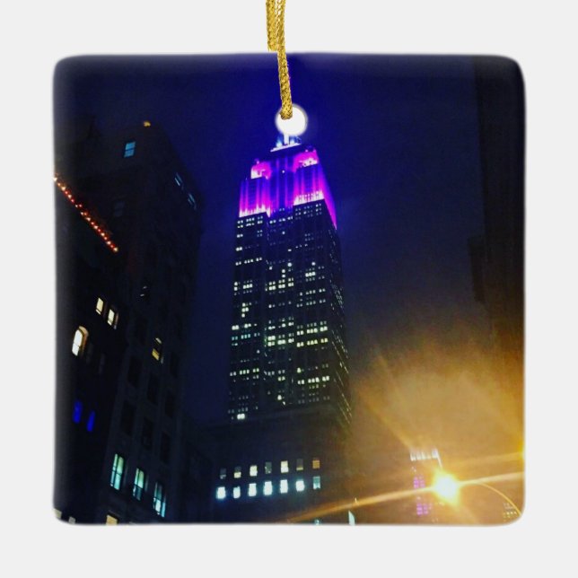 Adorno De Cerámica NYC Rascacielos Purple Empire State Building Night (Anverso)