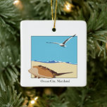 Adorno De Cerámica Ocean City, Maryland Horseshoe Crab Seagull Beach<br><div class="desc">Ornamento con un cangrejo herradura bidimensional con imagen de gaviota marina sobrevolando la playa con olas. Personalizable de fecha atrás. Ciudad del Océano,  Maryland frente a Baskerville Font</div>
