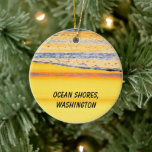 Adorno De Cerámica Ocean Shores, WA, Beach Sunset Photo<br><div class="desc">Escena en tonos azul pastel y amarillo en la orilla, entre la playa de arena y el mar. La fotografía fue tomada al atardecer en la aldea de Ocean Shores, Washington, en la península olímpica en el gran Pacífico noroeste. Los observadores de aves y los peatones acuden en masa a...</div>