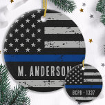 Adorno De Cerámica Oficial de policía - Bandera estadounidense delgad<br><div class="desc">Presentamos nuestro adorno policial con bandera azul delgada, la perfecta adición a su decoración de vacaciones y un regalo para cualquier agente de la ley en su vida. Este adorno inspirado en la bandera estadounidense muestra una audaz línea azul que rinde homenaje a los valientes hombres y mujeres que sirven...</div>