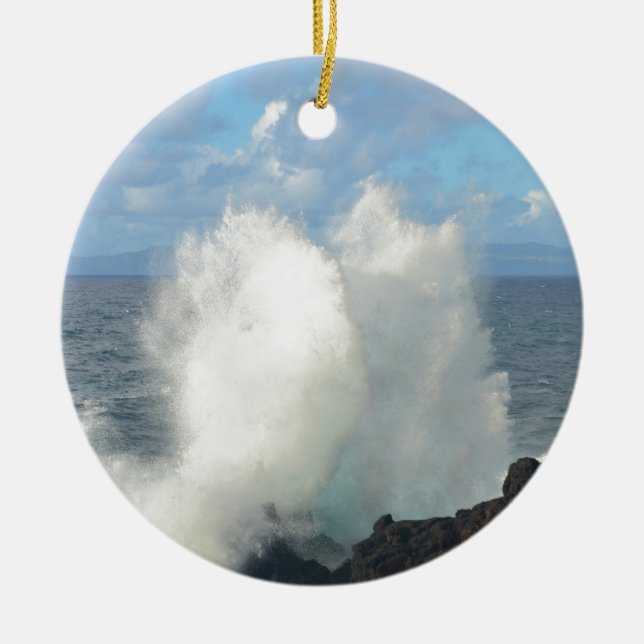 Adorno De Cerámica Olas que rompen en una costa volcánica (Frente)