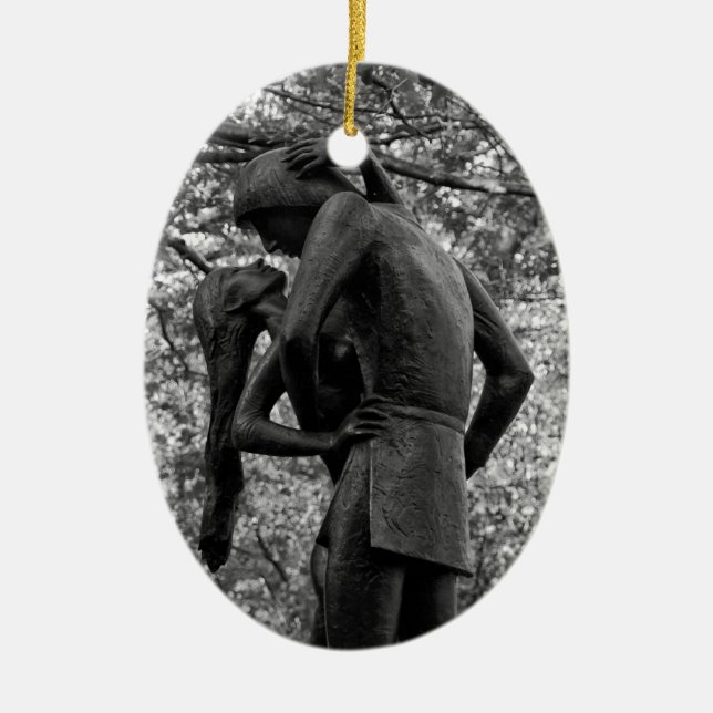 Adorno De Cerámica Otoño de Central Park: Estatua de Romeo y Julieta  (Frente)