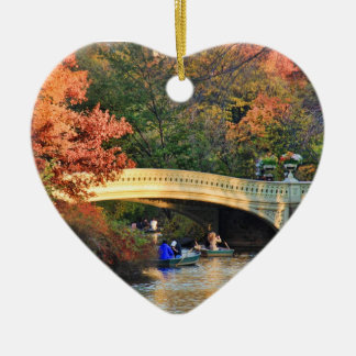 Adorno De Cerámica Otoño en Central Park: Barqueros junto al Bow Brid