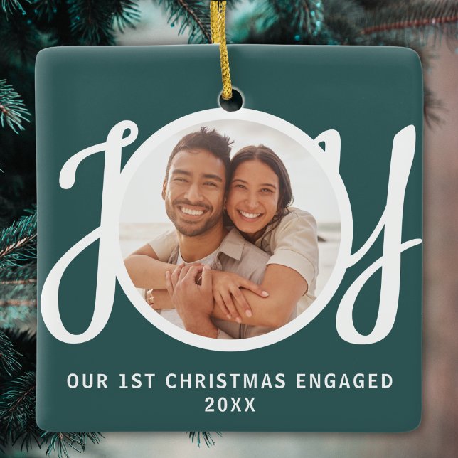 Adorno De Cerámica Our 1st Christmas Engaged Photo Green Keepsake (Subido por el creador)