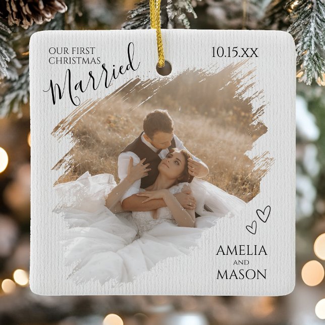 Adorno De Cerámica Our First Christmas Married Photo Brush Stroke  (Our First Christmas Married Photo Brush Stroke Ceramic Ornament)
