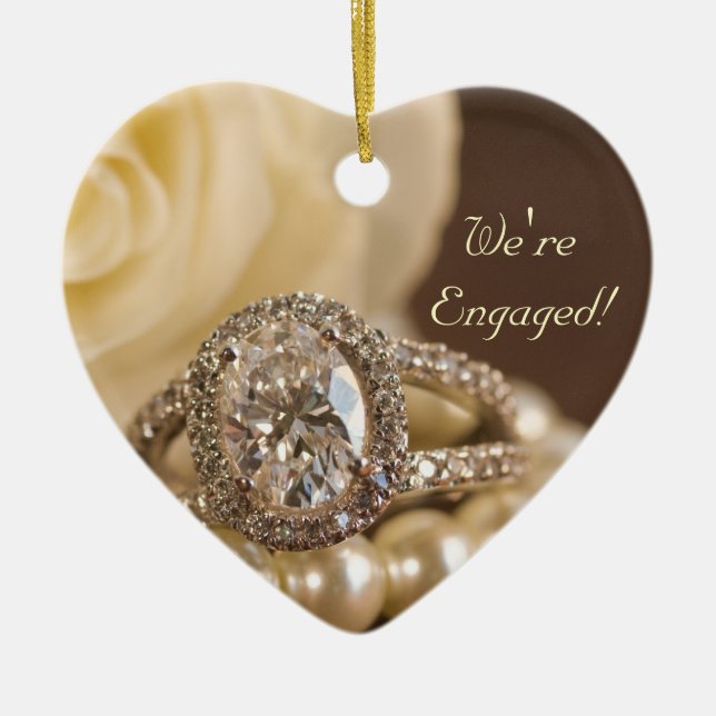 Adorno De Cerámica Oval Diamond Engagement Ring and White Rose (Frente)