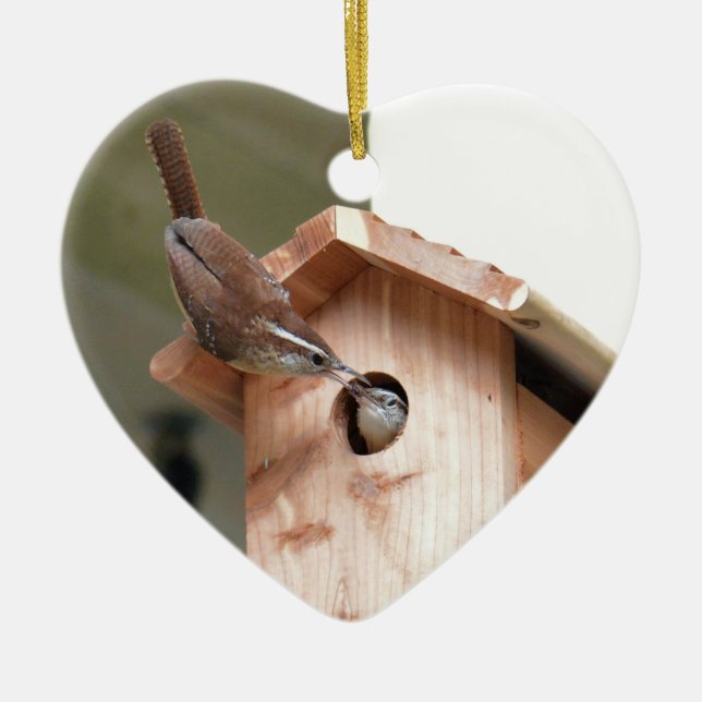 Adorno De Cerámica Padres Wren entregando comida para bebé. (Frente)