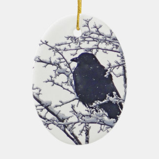 Adorno De Cerámica Pájaro negro lindo en ramas nevosas