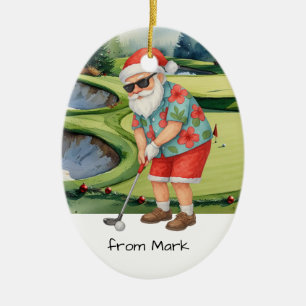 Adorno De Cerámica Papá Noel está jugando golf sobre fondo de campo d