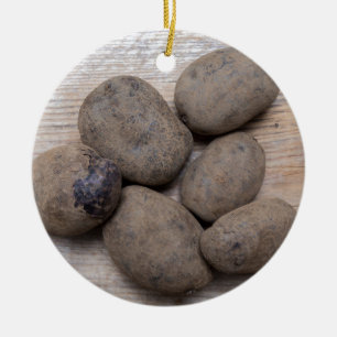 Adorno De Cerámica Papas en madera rústica Concepto