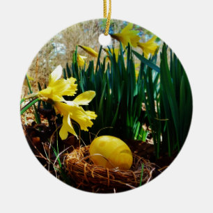 Adorno De Cerámica Papeles amarillos y huevo de Pascua Amarillo