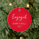 Adorno De Cerámica Pareja comprometida personalizada manuscrita roja<br><div class="desc">Celebra tu primera Navidad como una pareja comprometida con este adorno cerámico personalizado, con un guión escrito a mano en blanco sobre un fondo rojo festivo. El diseño, elegante y lúdico, añade un toque de encanto y sofisticación a la decoración de las vacaciones, lo que lo convierte en un lugar...</div>