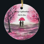 Adorno De Cerámica Pareja de amor de boda rústica bajo un árbol de fl<br><div class="desc">Arte de pareja de amor de boda rústica bajo un árbol de flores de cerezo. Aniversario de boda, invitaciones de boda, Día de San Valentín. Pareja romántica, novia y novio, primera cita, primer amor. Árbol de flores de cerezo rosadas. Decoración para el hogar. Decoración chic femenina. Personaliza con tus nombres...</div>