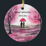Adorno De Cerámica Pareja de amor de boda rústica bajo un árbol de fl<br><div class="desc">Arte de pareja de amor de boda rústica bajo un árbol de flores de cerezo. Aniversario de boda, invitaciones de boda, Día de San Valentín. Pareja romántica, novia y novio, primera cita, primer amor. Árbol de flores de cerezo rosadas. Decoración para el hogar. Decoración chic femenina. Personaliza con tus nombres...</div>