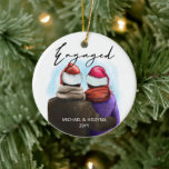 Adorno De Cerámica Pareja y nombres de color de agua de script compro<br><div class="desc">Ornamento de árbol de navidad comprometido y personalizado. Esta acuarela presenta un ilustracion de moda de una pareja que lleva sombreros de santa. "Engaged" (Involucrado) está escrito a mano en escritura moderna y la plantilla está lista para que añada sus nombres y el año. Doble cara con el mismo diseño...</div>