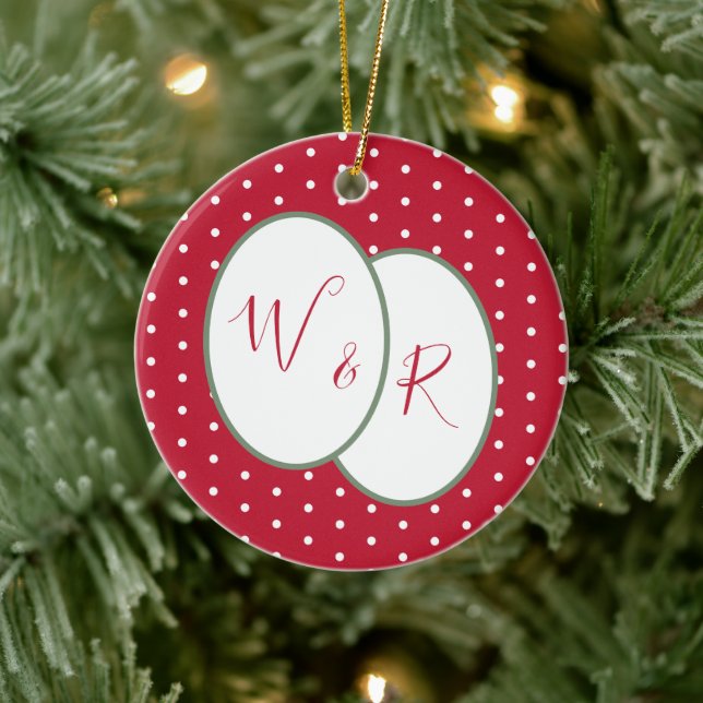 Adorno De Cerámica Parejas Monogramadas Nuestro Primer Rojo De Navida (Árbol)
