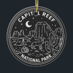 Adorno De Cerámica Parque nacional Capitol Reef Monoline<br><div class="desc">Diseño de la monolina del Capitolio. El parque rodea una larga arruga en la tierra conocida como el Waterpocket Fold,  con capas de arenisca dorada,  cañones y llamativas formaciones rocosas.</div>