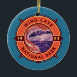 Adorno De Cerámica Parque nacional de las cuevas eólicas Emblema de b<br><div class="desc">Diseño de arte vectorial de la Cueva del Viento. La cueva es reconocida como el sistema de cuevas más denso del mundo.</div>