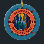 Adorno De Cerámica Parque nacional de secuoya Emblema de brújula retr<br><div class="desc">Diseño de ilustraciones vectoriales de secuoya. El parque protege amplias praderas,  bosques de roble,  ríos salvajes y 65 km de costa escarpada.</div>