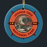 Adorno De Cerámica Parque nacional del árbol de Joshua<br><div class="desc">Obra vectorial de Joshua Tree. El parque se llama así por los retorcidos árboles de Joshua,  el parque a lo largo del desierto de Colorado,  salpicado de cactus,  y el desierto de Mojave.</div>