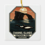 Adorno De Cerámica Parque nacional Islas del Canal Dolphin Retro Embl<br><div class="desc">Diseño de arte vectorial de las islas del Canal. El parque comprende 5 islas ecológicamente ricas frente a la costa del sur de California.</div>