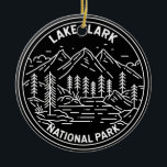 Adorno De Cerámica Parque nacional Lake Clark Alaska Vintage Monoline<br><div class="desc">Diseño de la monolina del lago Clark. El parque es una tierra de impresionante belleza. Volcanes de vapor,  salmón cortado,  osos forrajeros y montañas escarpadas reflejan en brillantes lagos turquesa.</div>