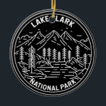 Adorno De Cerámica Parque nacional Lake Clark Alaska Vintage Monoline<br><div class="desc">Diseño de la monolina del lago Clark. El parque es una tierra de impresionante belleza. Volcanes de vapor,  salmón cortado,  osos forrajeros y montañas escarpadas reflejan en brillantes lagos turquesa.</div>
