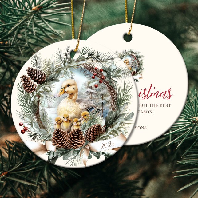 Adorno De Cerámica Patos animales de granja Navidades de pinecone wre (Ducks farm animals Christmas pinecone wreath Ceramic Ornament)