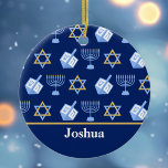Adorno De Cerámica Patrón de Hanukkah lindo Monograma azul vacaciones<br><div class="desc">Hermoso adorno de Hanukkah en azul bonito con un fresco patrón de estrella del judaísmo,  ideal para divertidos juegos de Chanukah,  y la menorah judía para la festividad.</div>