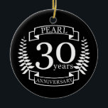Adorno De Cerámica Pearl 30 aniversario boda 30 años<br><div class="desc">Un diseño para celebrar 30 años de matrimonio. Este diseño tiene un diseño de laurel de color blanco sobre un fondo negro. Pearl es el regalo tradicional para esta ocasión. El texto dice 30 años de la perla. Un diseño romántico para celebrar tu 30 aniversario de matrimonio. Si quieres ayuda...</div>