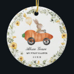 Adorno De Cerámica Pequeño Conejo de Conejo de Flores Silvestres Prim<br><div class="desc">Este adorable ornamento de cerámica cuenta con un bonito conejo montando un coche de zanahoria y una flor florida exuberante.</div>