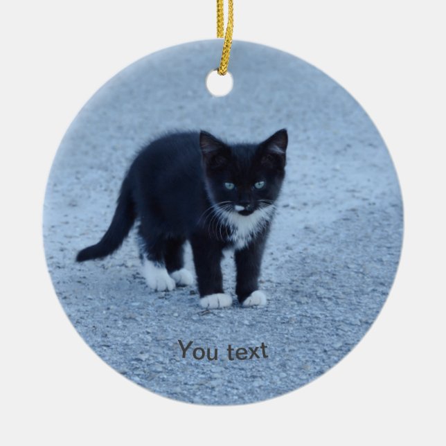 Adorno De Cerámica Personaliza el gatito negro y blanco de Tuxedo (Frente)