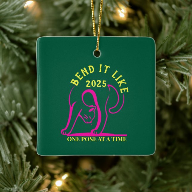 Adorno De Cerámica Personalizable "Bend it like 2025" Gato de yoga (Árbol)