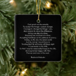 Adorno De Cerámica Personalizado canción cita texto negro de dos lado<br><div class="desc">Personalizado de oraciones personalizadas frase de cita o texto de dos lados elegante de la elegancia del ornamento cerámico minimalista. Genial para los Navidades. Texto blanco completamente personalizable en ambos lados (dos textos diferentes) sobre fondo plano sólido negro. Puedes escribir tu propio mensaje, carta de amor, cita inspiradora, motivacional, poema,...</div>