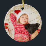 Adorno De Cerámica Personalizado de copos de nieve de oro para Navida<br><div class="desc">¡Este hermoso adorno navideño de dos lados es el adorno perfecto para las Navidades de sus hijos cada año! Este es un bello recuerdo para toda la familia. ¡Cree una tradición dándole a su hijo un regalo de su propio ornamento fotográfico a cada Navidad! En la parte delantera se muestra...</div>