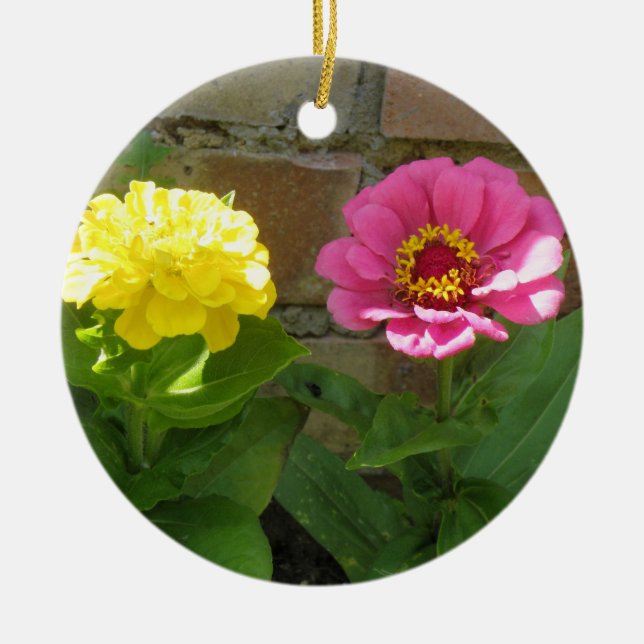 Adorno De Cerámica Personalizado de Zinnias rosa y amarillo Cumpleaño (Frente)