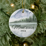 Adorno De Cerámica Personalizado Montana Watercolor Mountain Lake Tre<br><div class="desc">Agradable recuerdo de viaje de montaña occidental personalizable. Personalización: Cambiar título y año para convertirlo en único.</div>