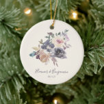 Adorno De Cerámica Personalizado Morado Floral Watercolor Favor de la<br><div class="desc">Celebra el amor y el compromiso de los recién casados o celebra un aniversario especial con este elegante adorno de cerámica. Con un bonito diseño acuático en tonos violeta, el adorno se personaliza con los nombres de la novia y del novio y su fecha boda. Los delicados acentos florales crean...</div>