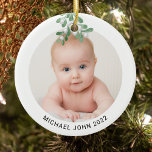 Adorno De Cerámica Personalizado Nombre del bebé Navidades de foto ac<br><div class="desc">Este adorable ornamento navideño está decorado con mistletoe acuarela. Personalizable fácil con la foto, nombre y año de su bebé. Utilice la Herramienta de diseño para cambiar el tamaño, estilo o color del texto. Porque creamos nuestra obra de arte no encontrarás esta imagen exacta de otros diseñadores. Acuarela original ©...</div>