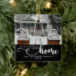 Adorno De Cerámica Personalizado Nuestra Primera Navidad En Nuestro N<br><div class="desc">Celebra el hito de tu primera Navidad en un nuevo hogar con nuestra primera Navidad personalizada en nuestro nuevo ornamento cerámico de casa. Este elegante ornamento presenta un diseño en negro elegante y ofrece un toque moderno y elegante a su decoración de vacaciones. Personalizable con una preciada foto y un...</div>