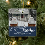 Adorno De Cerámica Personalizado Nuestra Primera Navidad En Nuestro N<br><div class="desc">Celebra la alegría de los nuevos inicios con nuestro Ornamento de Cerámica Azul de Nuestra Primera Navidad Personalizada en nuestro Nuevo Hogar Navy, el complemento perfecto para su decoración de vacaciones. Este adorno azul marino muy bien diseñado no es sólo una decoración, es un conservador muy querido que captura la...</div>
