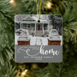 Adorno De Cerámica Personalizado Nuestra Primera Navidad En Nuestro N<br><div class="desc">Celebra la alegría de los nuevos inicios con nuestra primera Navidad personalizada en nuestro nuevo ornamento de cerámica gris de casa, la adición perfecta a su decoración de vacaciones. Este adorno gris muy bien hecho no es sólo una decoración, es un conservador muy querido que captura la esencia de iniciar...</div>