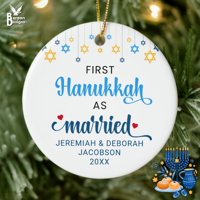 Adorno De Cerámica Personalizado PRIMERO CASADO CON HANUKKAH (Stylish FIRST HANUKKAH AS MARRIED ornament for Jewish newlyweds. Great Mr & Mrs gift for couple)